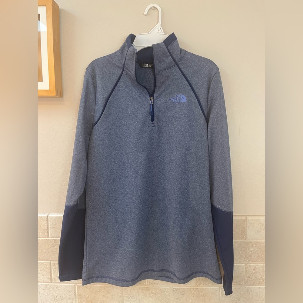 Like new North Face quarter zip